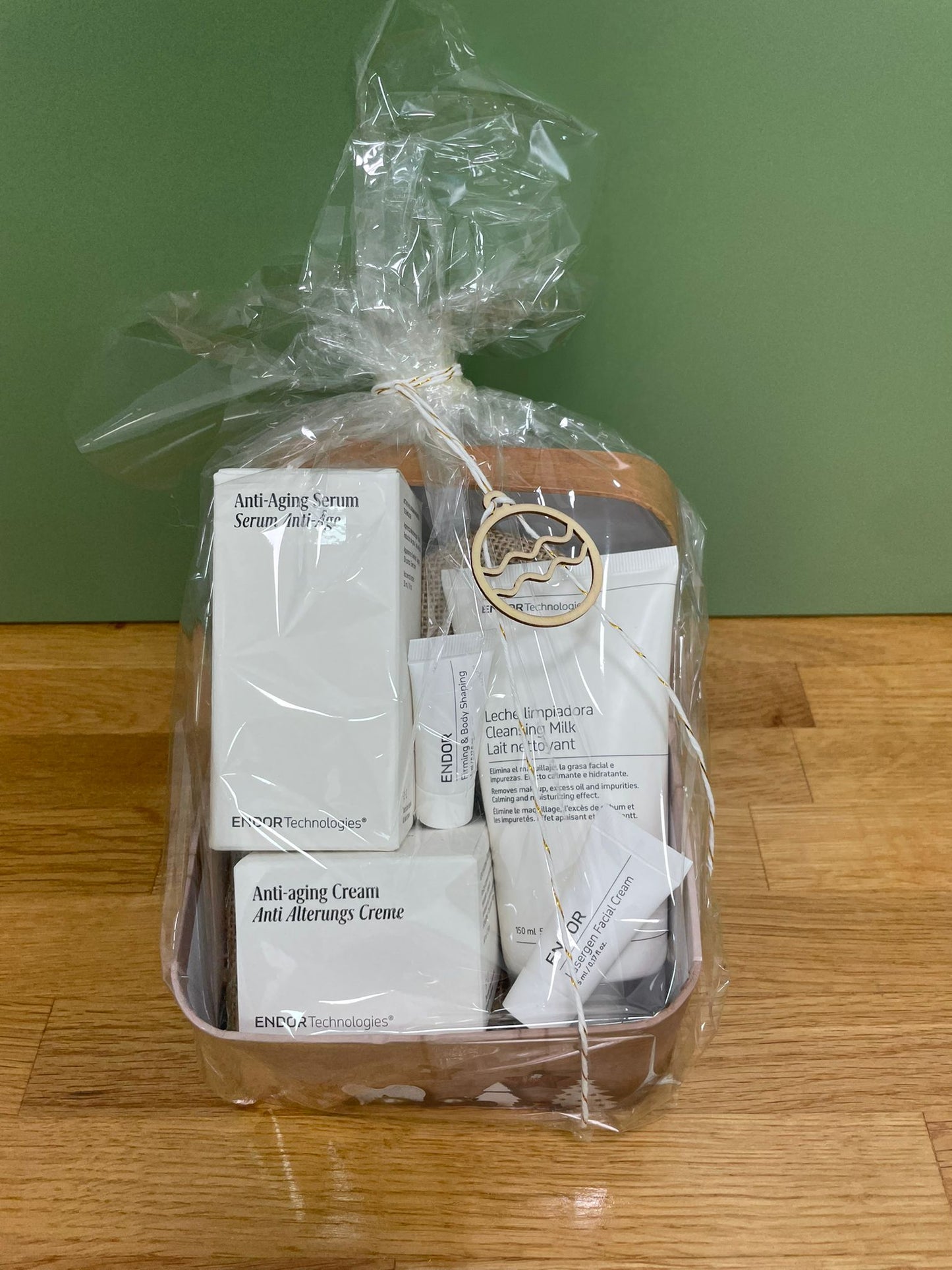 Cesta regalo Endor Technologies - Clínica Médico Estética Piel y limón